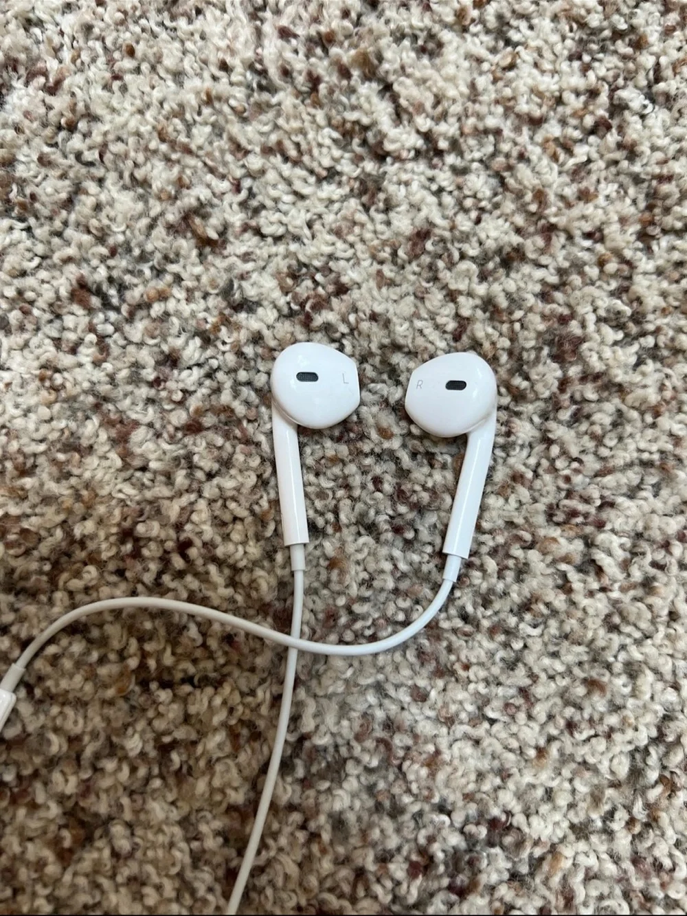 Apple EarPods with Lightning Connector Wired Headphones White
